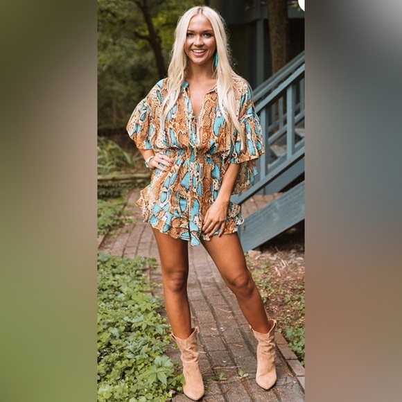 Oliváceos RADIANT REVEAL SNAKE
PRINT ROMPER Bohemian Print Jumpsuit Size: S - Picture 1 of 17